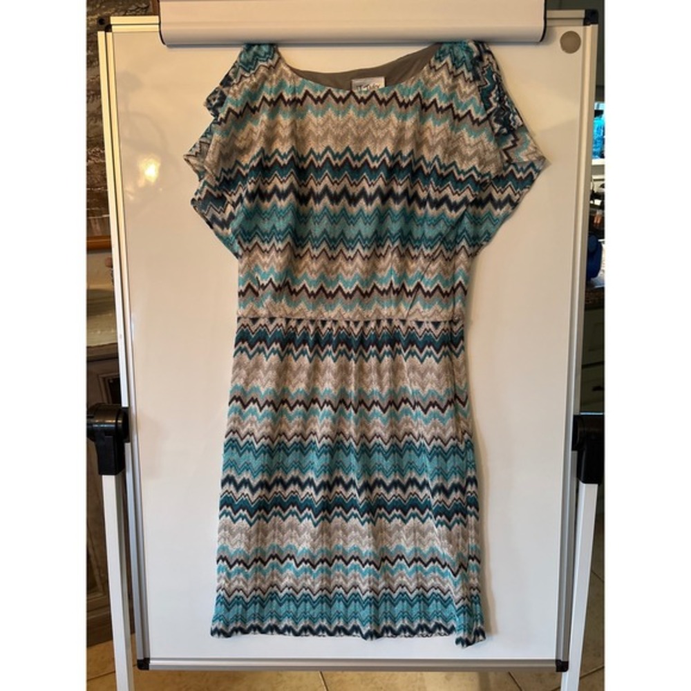 J.Taylor dress size 4 sleeves blue patterned
